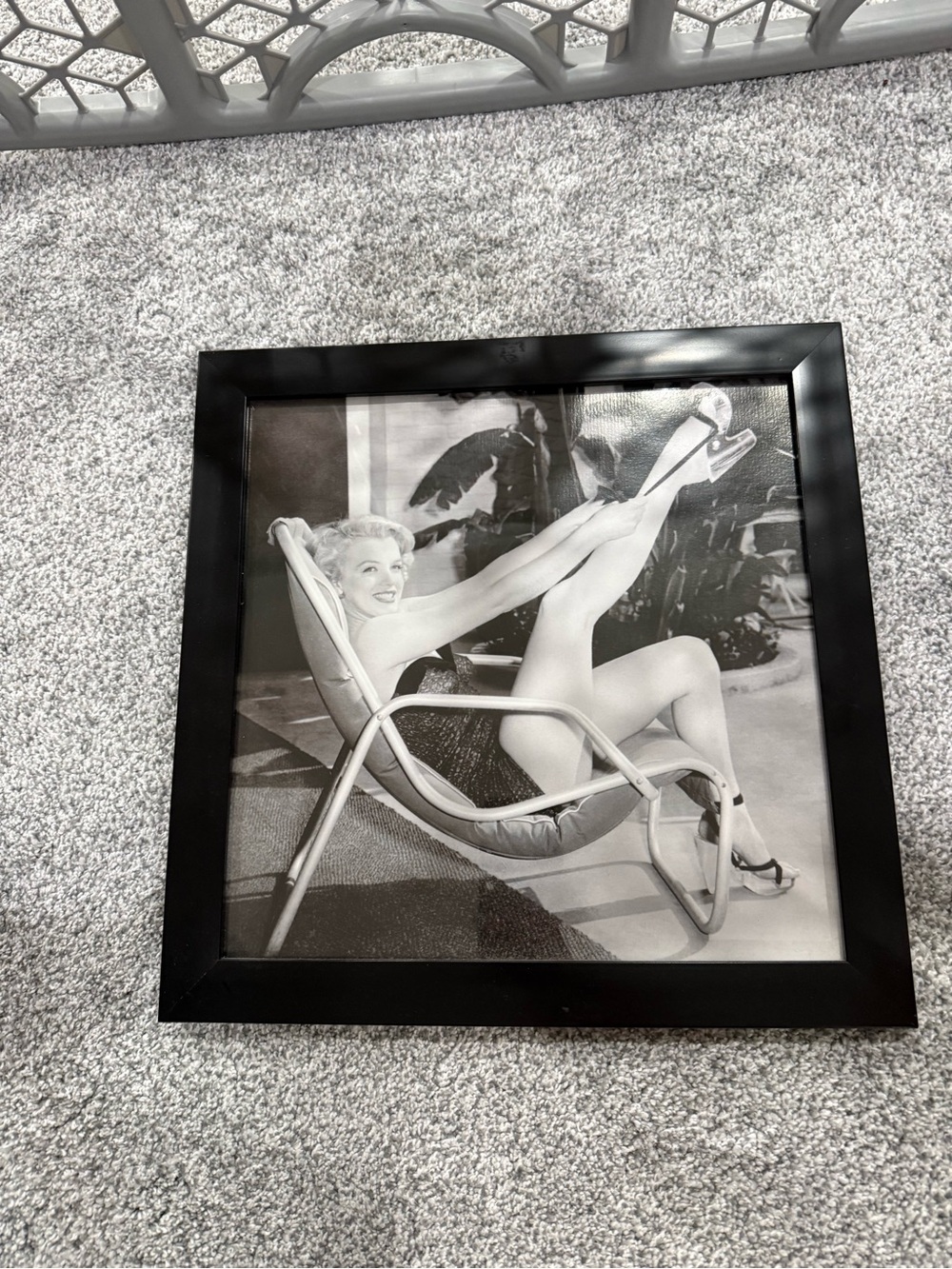 Marilyn Monroe Poolside, Frank Worth, Wall Decor Home Art Print 14" x 14"